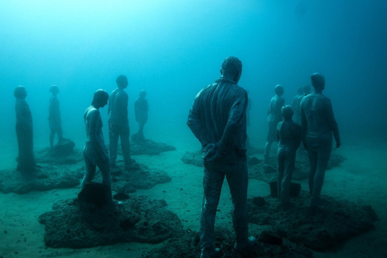 400个雕像入驻欧洲首个水下博物馆 位于12米深海底【3】