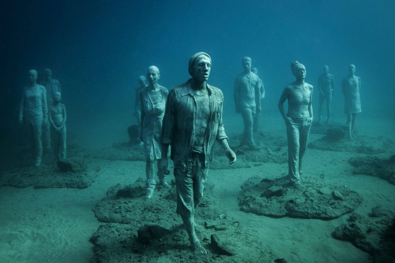 400个雕像入驻欧洲首个水下博物馆 位于12米深海底