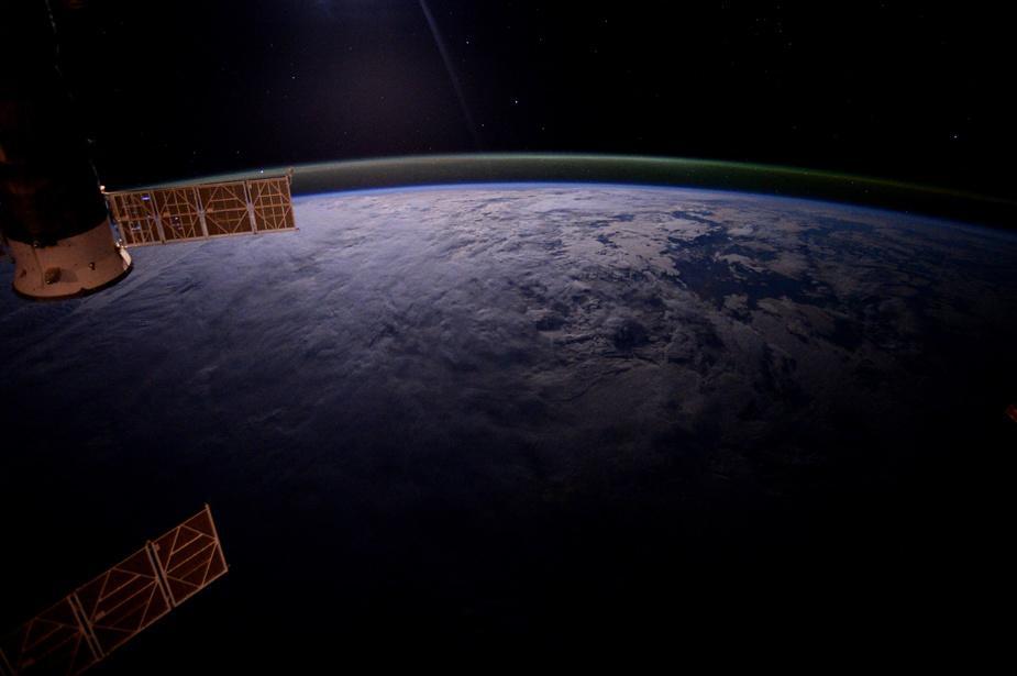 空间站环绕地球10万圈