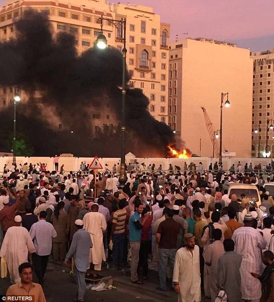 沙特清真寺遭人肉炸弹袭击现场 