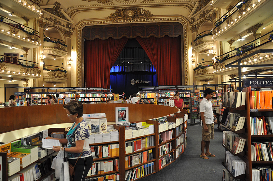 百年前剧院变身壮丽绝美书店 