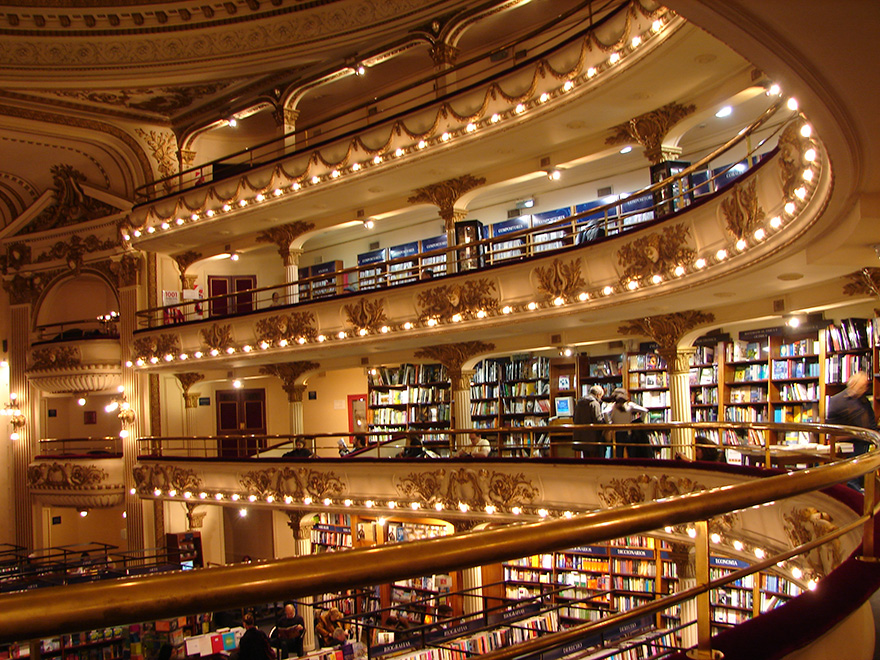 百年前剧院变身壮丽绝美书店 