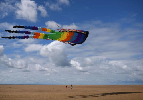 英国海滩举行风筝节