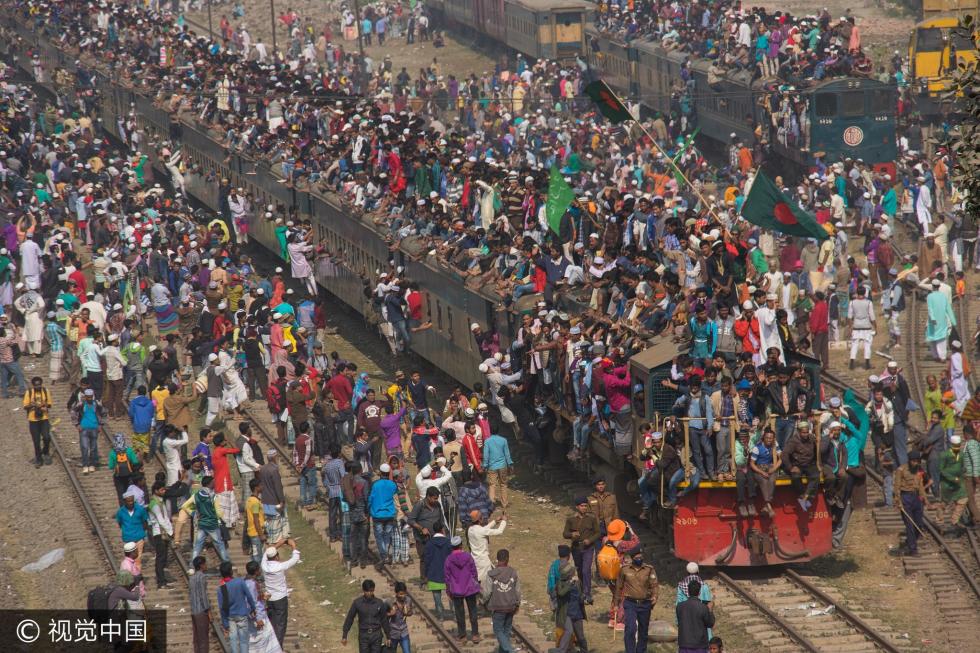 实拍孟加拉国日常通勤拥挤 火车开挂不堪重负